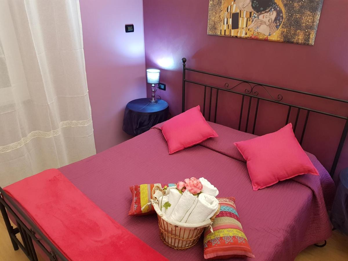 Ghiro Ghiotto Bed & Breakfast Pietra Ligure Eksteriør bilde
