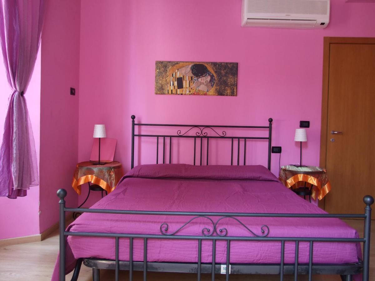 Ghiro Ghiotto Bed & Breakfast Pietra Ligure Eksteriør bilde