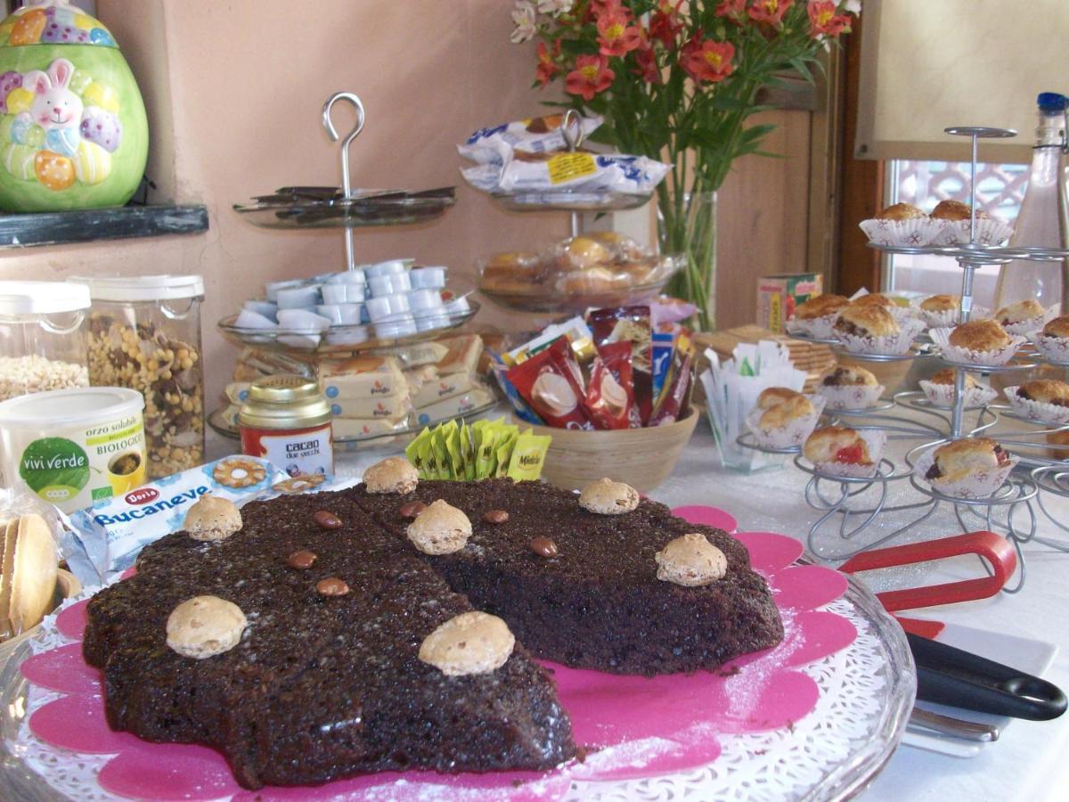 Ghiro Ghiotto Bed & Breakfast Pietra Ligure Eksteriør bilde