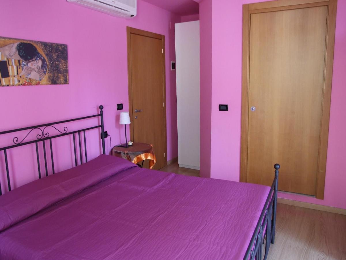 Ghiro Ghiotto Bed & Breakfast Pietra Ligure Eksteriør bilde