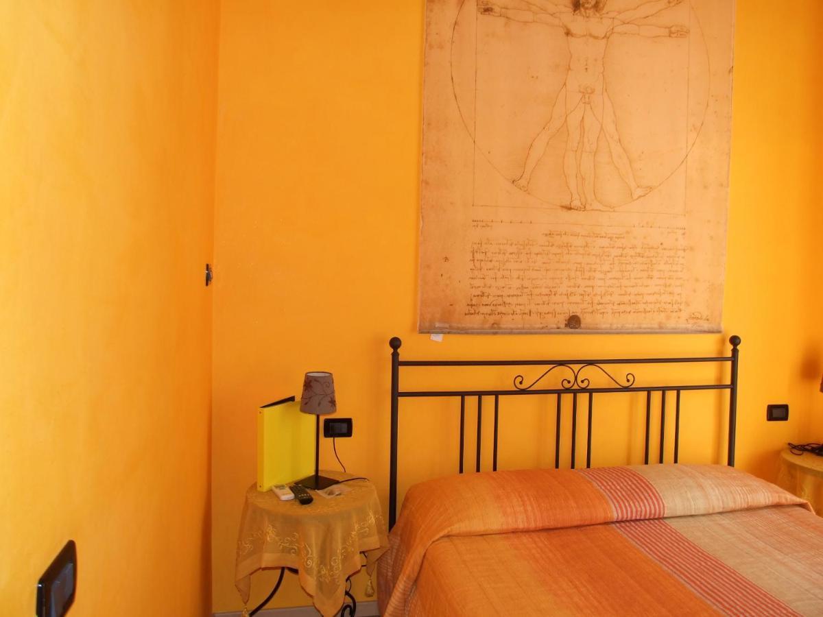 Ghiro Ghiotto Bed & Breakfast Pietra Ligure Eksteriør bilde