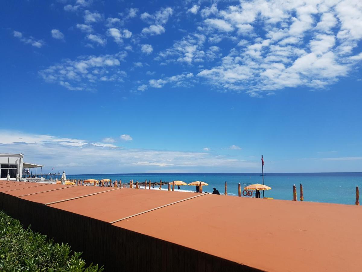 Ghiro Ghiotto Bed & Breakfast Pietra Ligure Eksteriør bilde