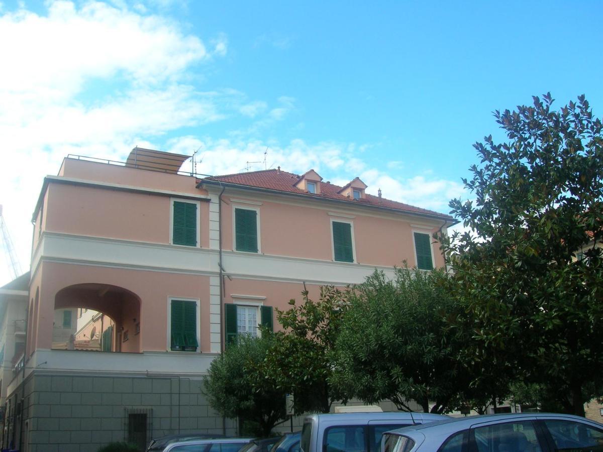 Ghiro Ghiotto Bed & Breakfast Pietra Ligure Eksteriør bilde