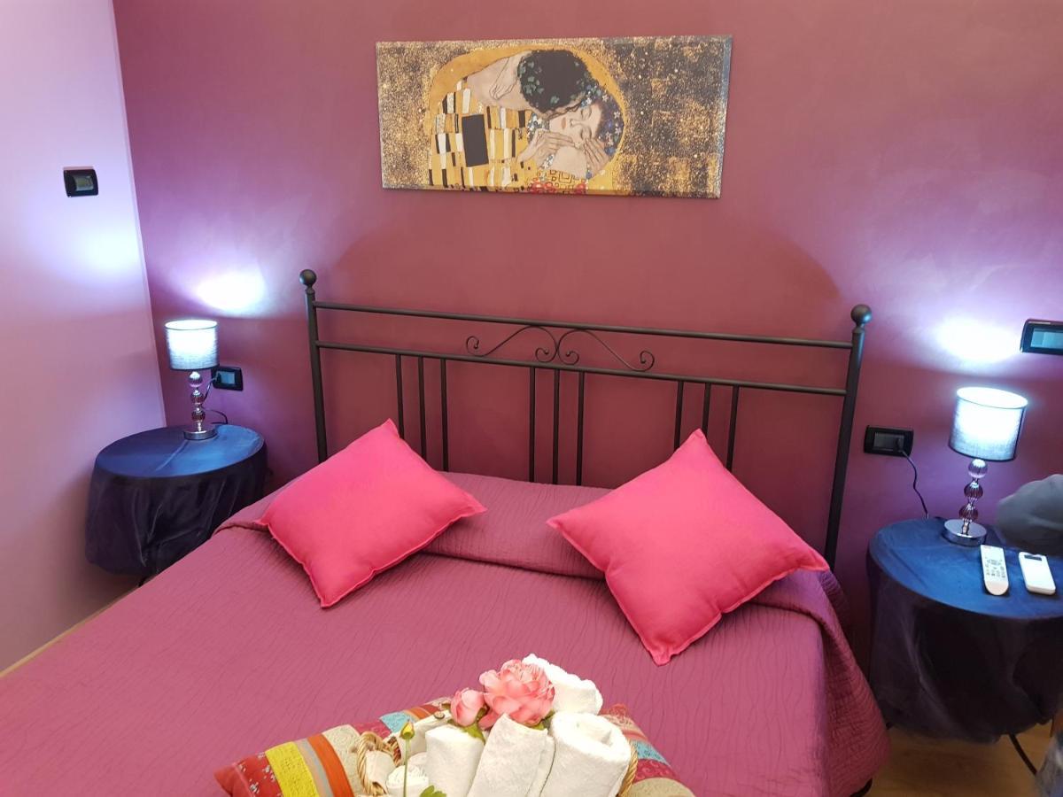 Ghiro Ghiotto Bed & Breakfast Pietra Ligure Eksteriør bilde