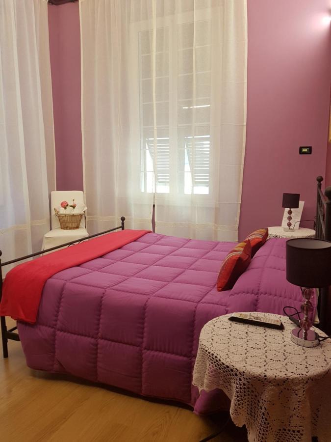 Ghiro Ghiotto Bed & Breakfast Pietra Ligure Eksteriør bilde
