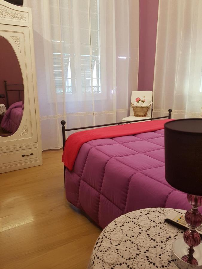 Ghiro Ghiotto Bed & Breakfast Pietra Ligure Eksteriør bilde